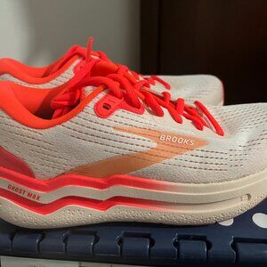NWOB Women's Brooks Ghost Max 2 Running Shoes, Size 6.5, White/Peach/Coral